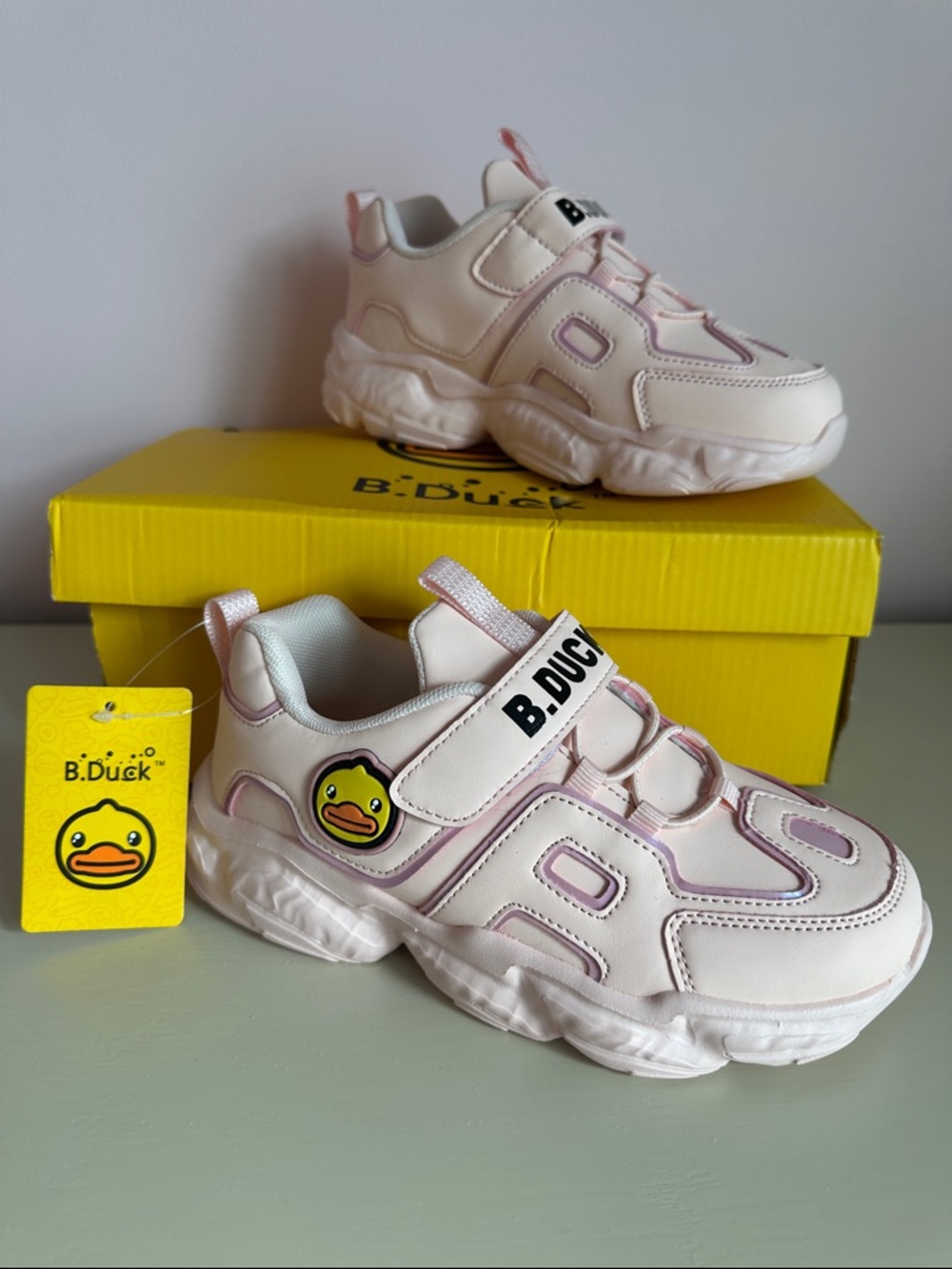 B Duck Kids Pink Athletic Sneakers Size 2.5 (EU 34)